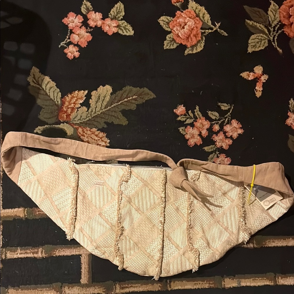 FREE PEOPLE TOMS NWT boho hobo crossbody crescent Shoulder Bag artsy neutral - Picture 3 of 16